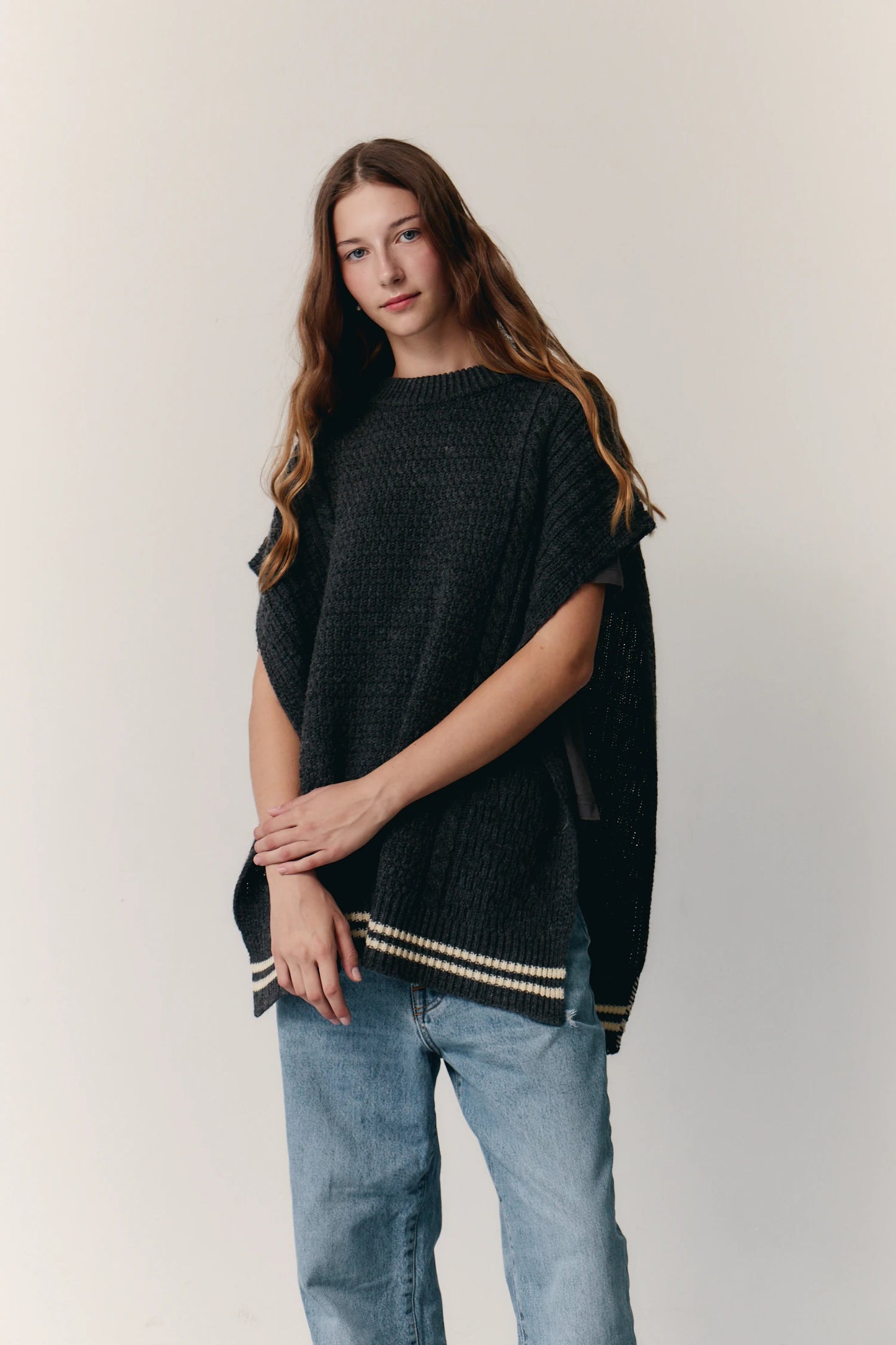 GREY TEXTURED PONCHO