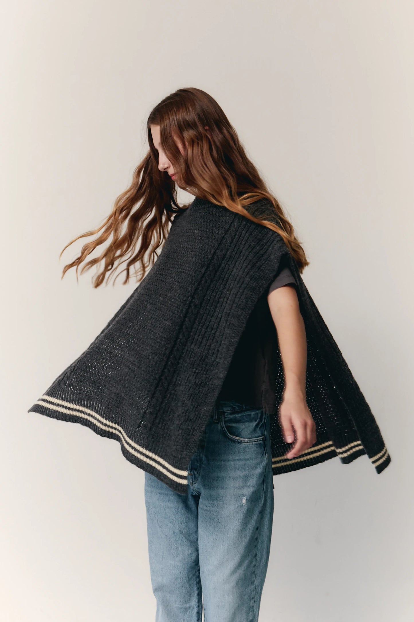 GREY TEXTURED PONCHO