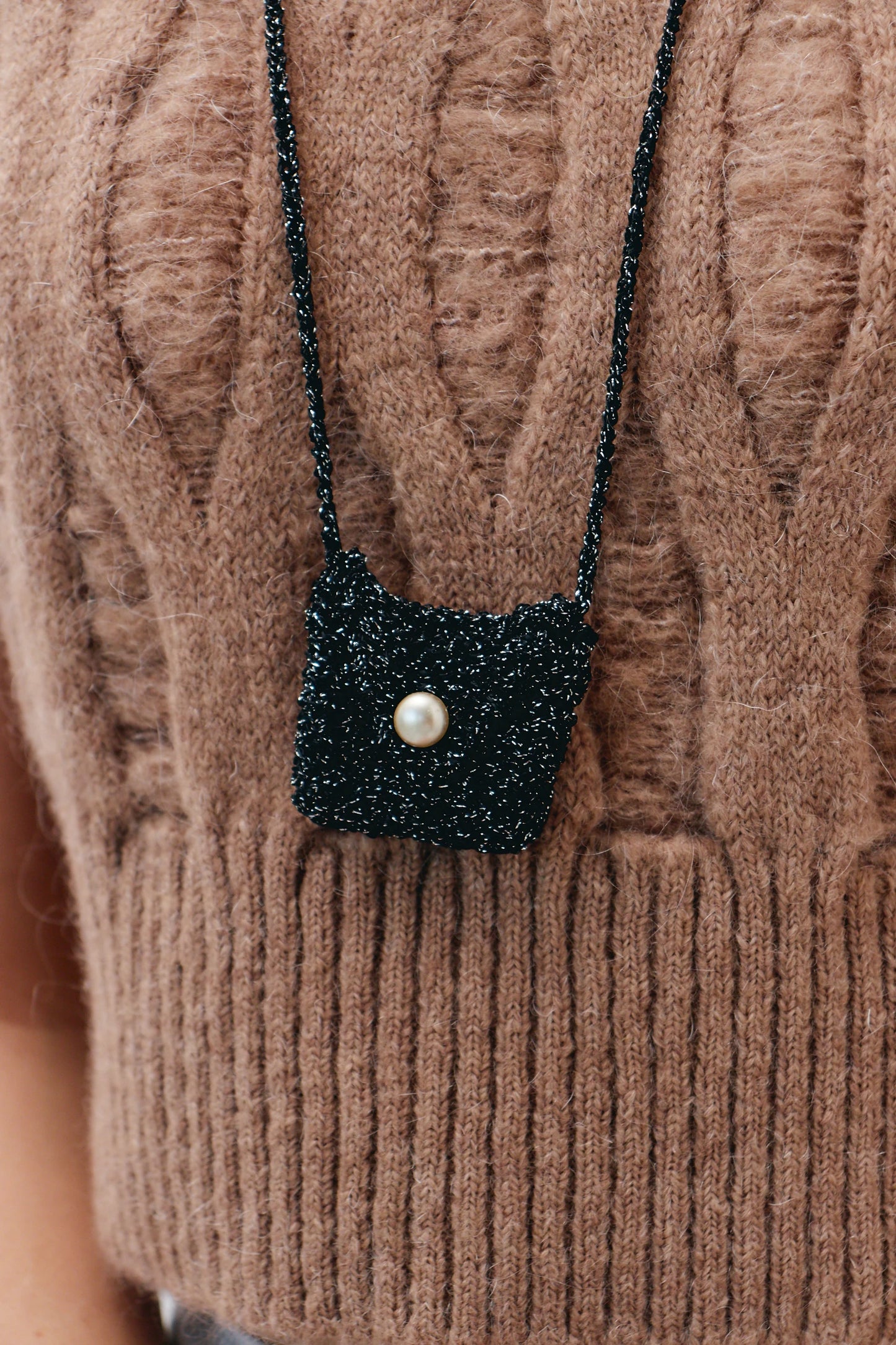 BLACK POUCH NECKLACE