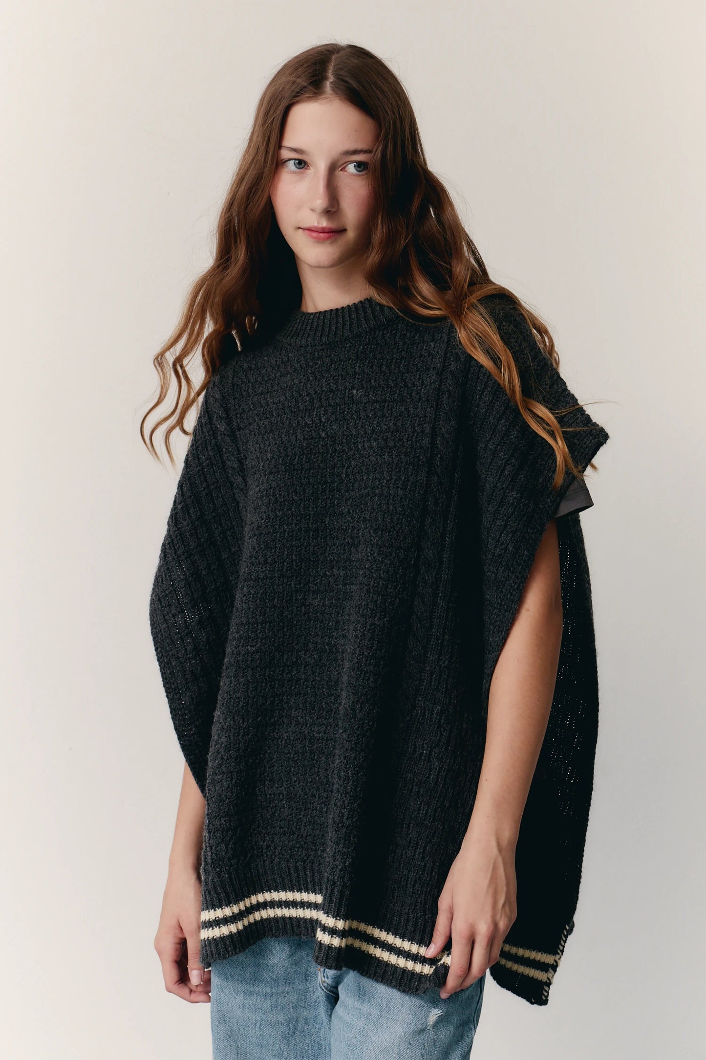 GRAY TEXTURED PONCHO